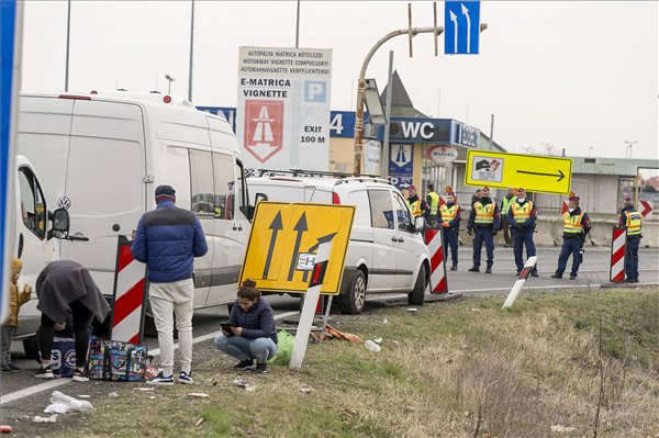 Magyarország egyszeri átutazást tesz lehetővé a román és a bolgár állampolgároknak az éjjel