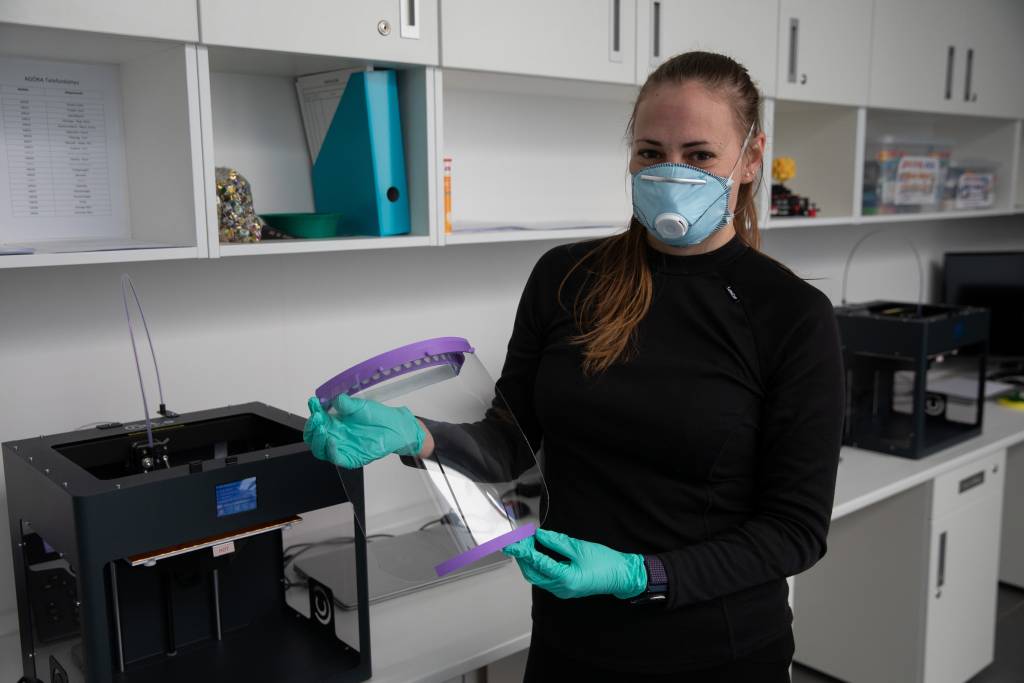 A járvány idején nem ismeretterjesztésre, hanem védőfelszerelés gyártására használja 3D nyomtatóit az Agóra