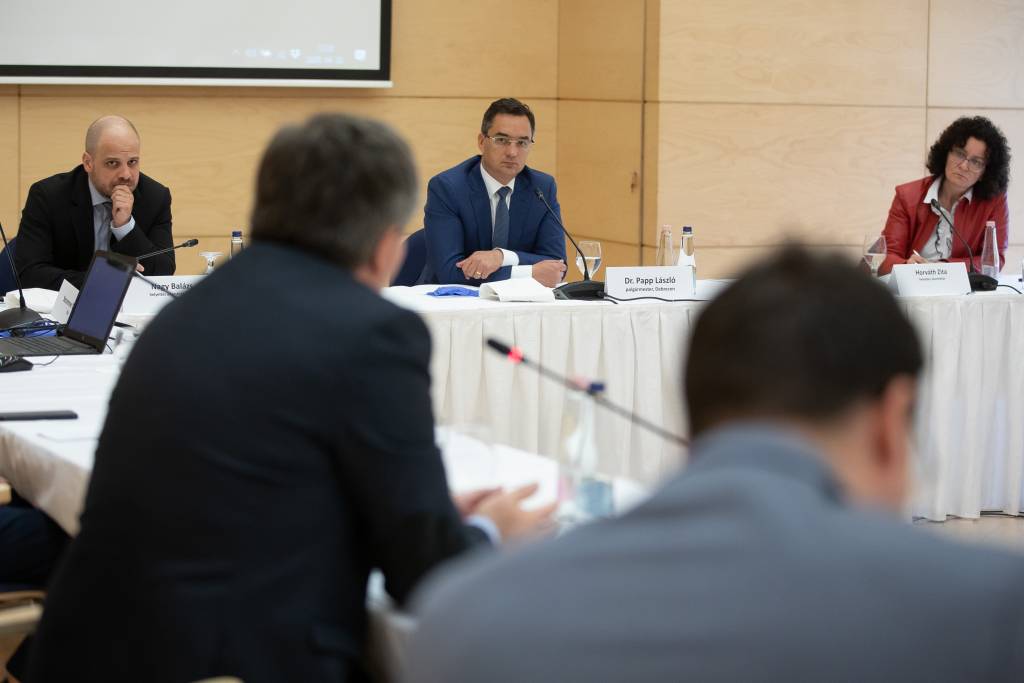 Régiós egyeztetést tartottak a koronavírus gazdasági hatásainak mielőbbi kezelésére Debrecenben