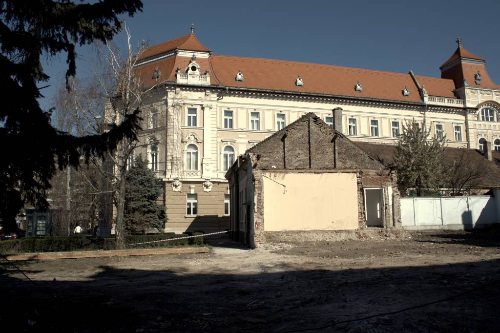 Ötszintes irodaház épül a Széchenyi téri régi, leromlott állagú ház helyén