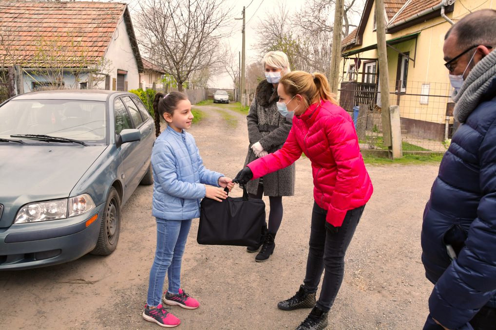 110 gyermek otthoni tanulását segítik a debreceni civil szervezetek