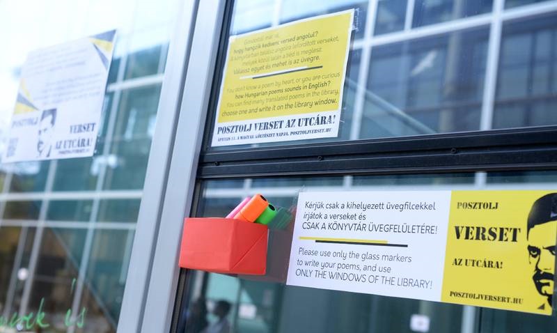 Rendhagyó program a költészet napján