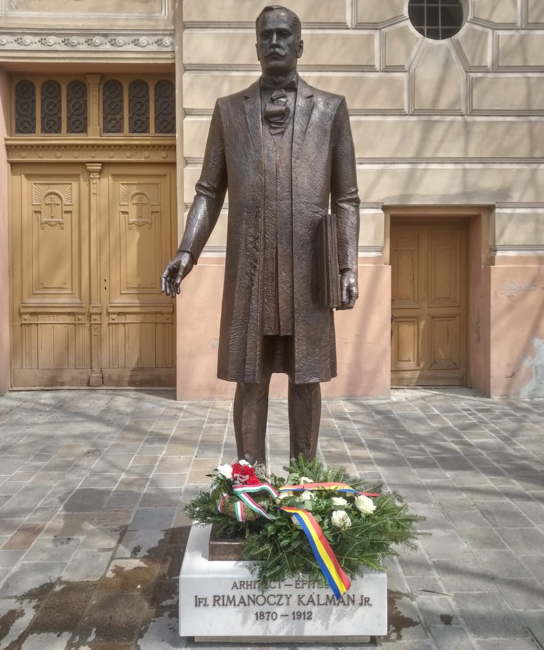 Leleplezték ifjabb Rimanóczy Kálmán építész szobrát