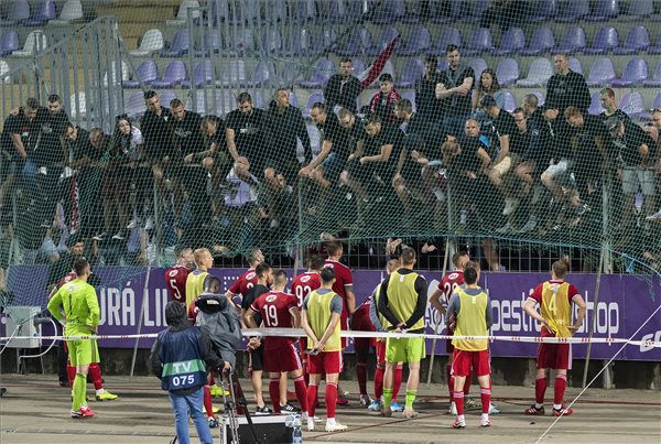 MLSZ - Az Újpest 200 ezer, a Debrecen 700 ezer forintos büntetést kapott