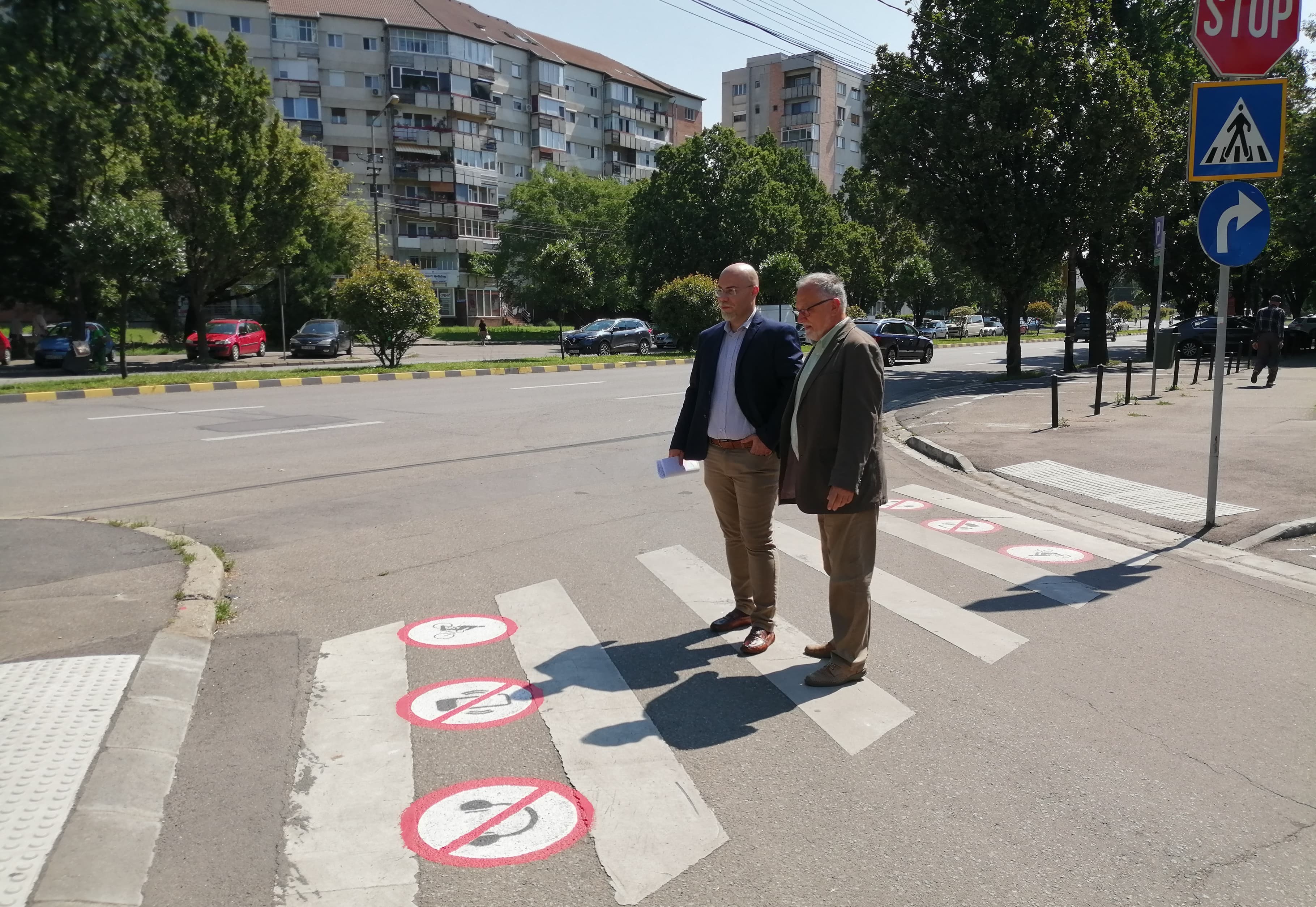 Figyelemfelhívó piktogramok a zebrák előtt ? Polgári kezdeményezés Nagyváradon a gyalogosok biztonságáért