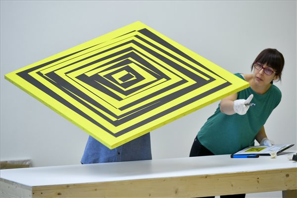 A Párizsban élő Vera Molnar munkáiból nyílik kiállítás a MODEM-ben
