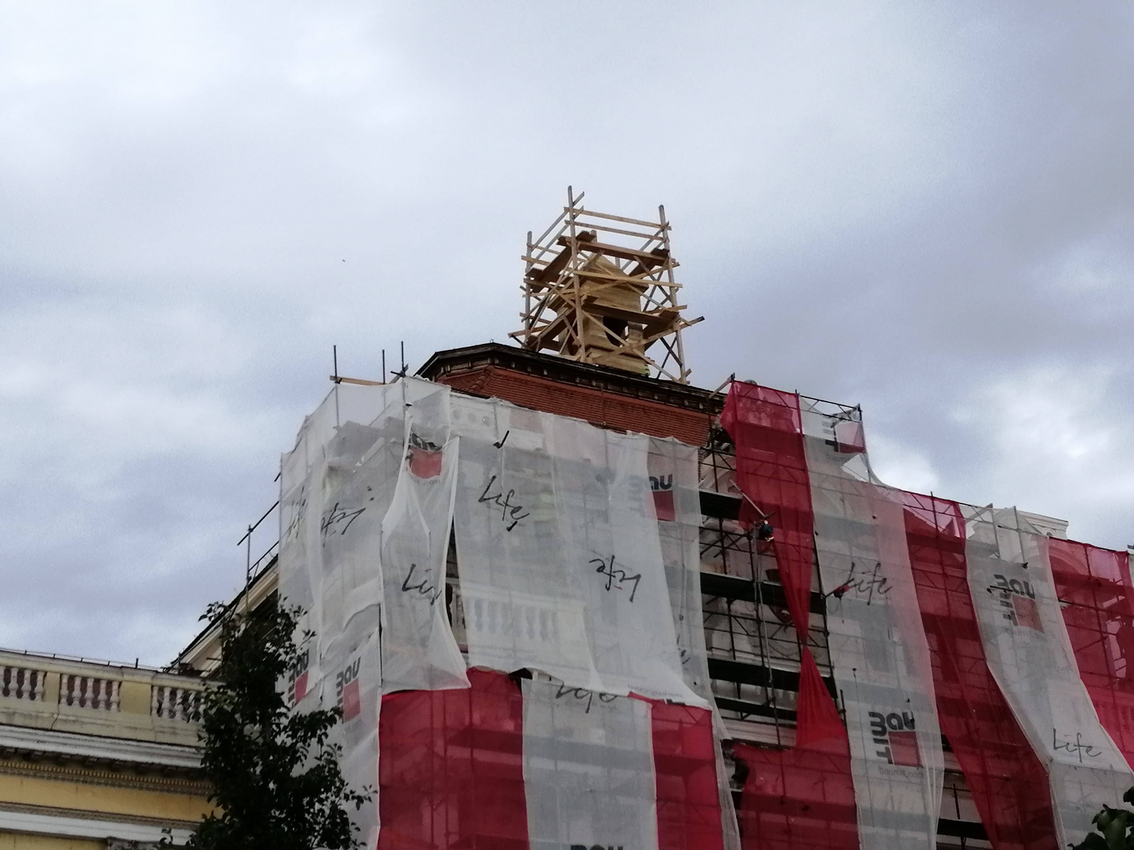 Visszaépítik a nagyváradi városháza kis tornyát