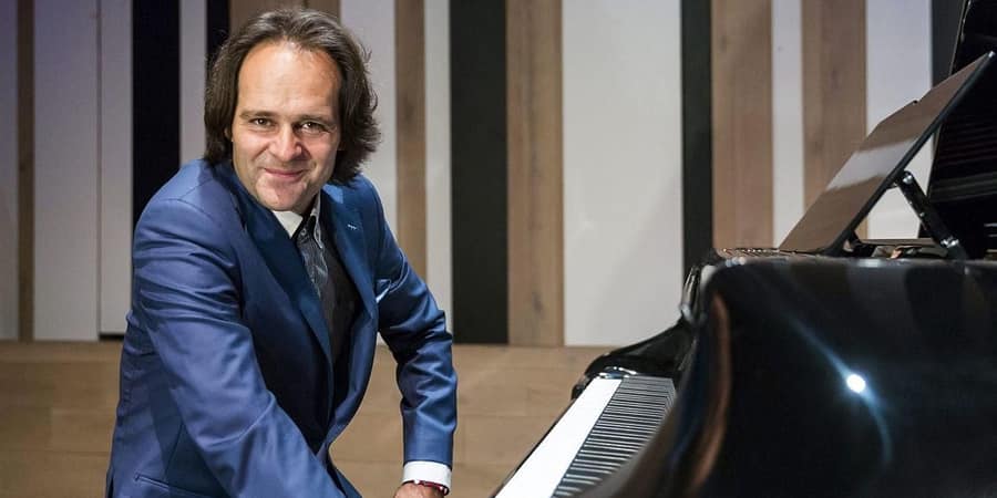 Debrecenben ad először élőben közvetített szólóestet Bogányi Gergely Kossuth- és Liszt Ferenc-díjas zongoraművész