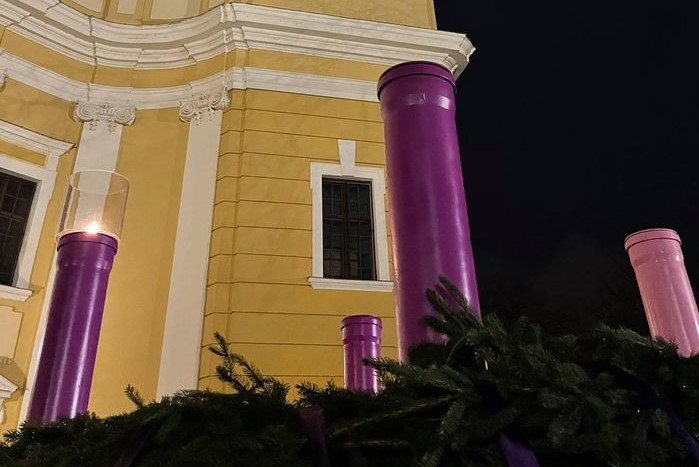 Betlehem a nagyváradi székesegyház előtti téren