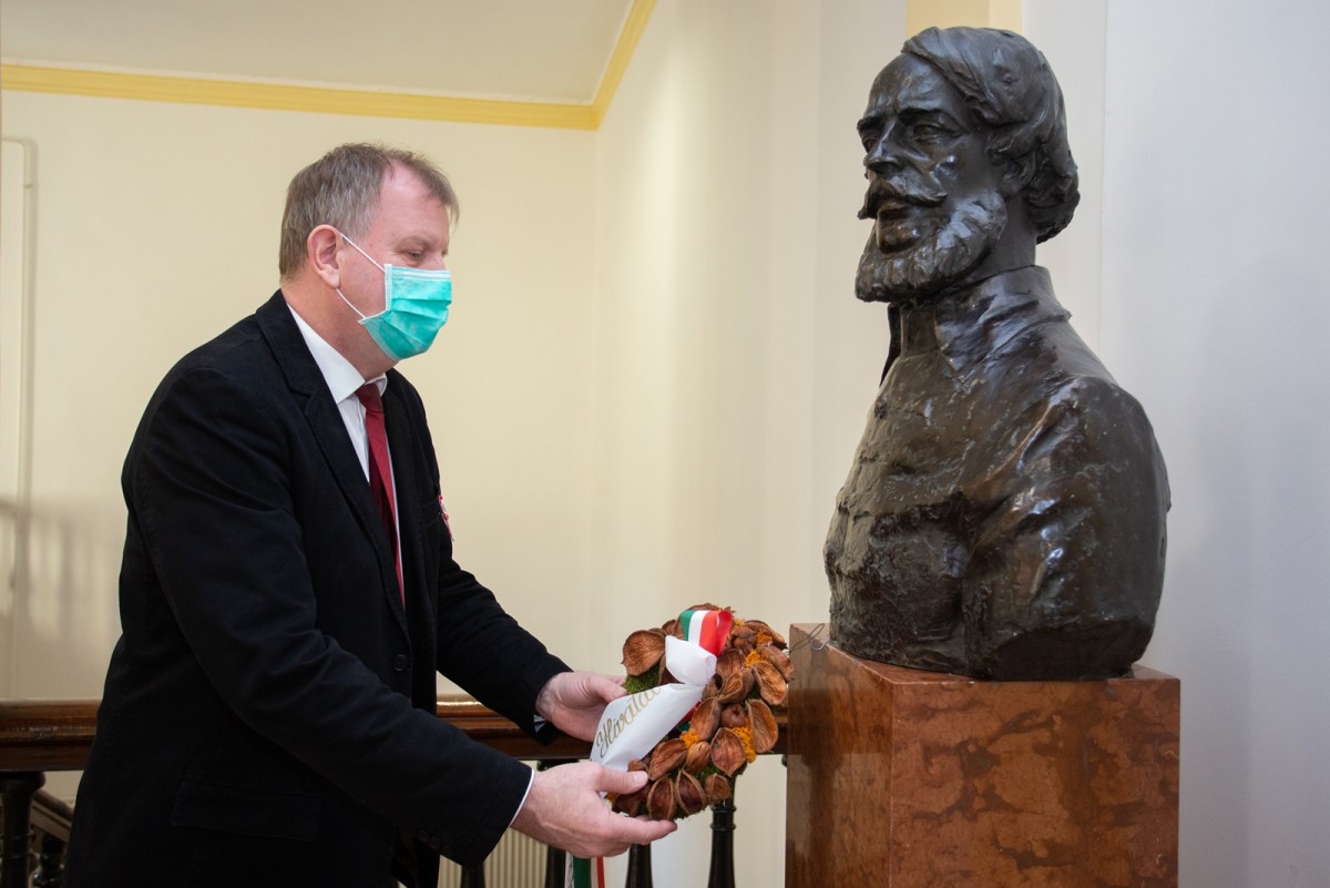 Koszorúzás a Régi Városházán március 15. alkalmából