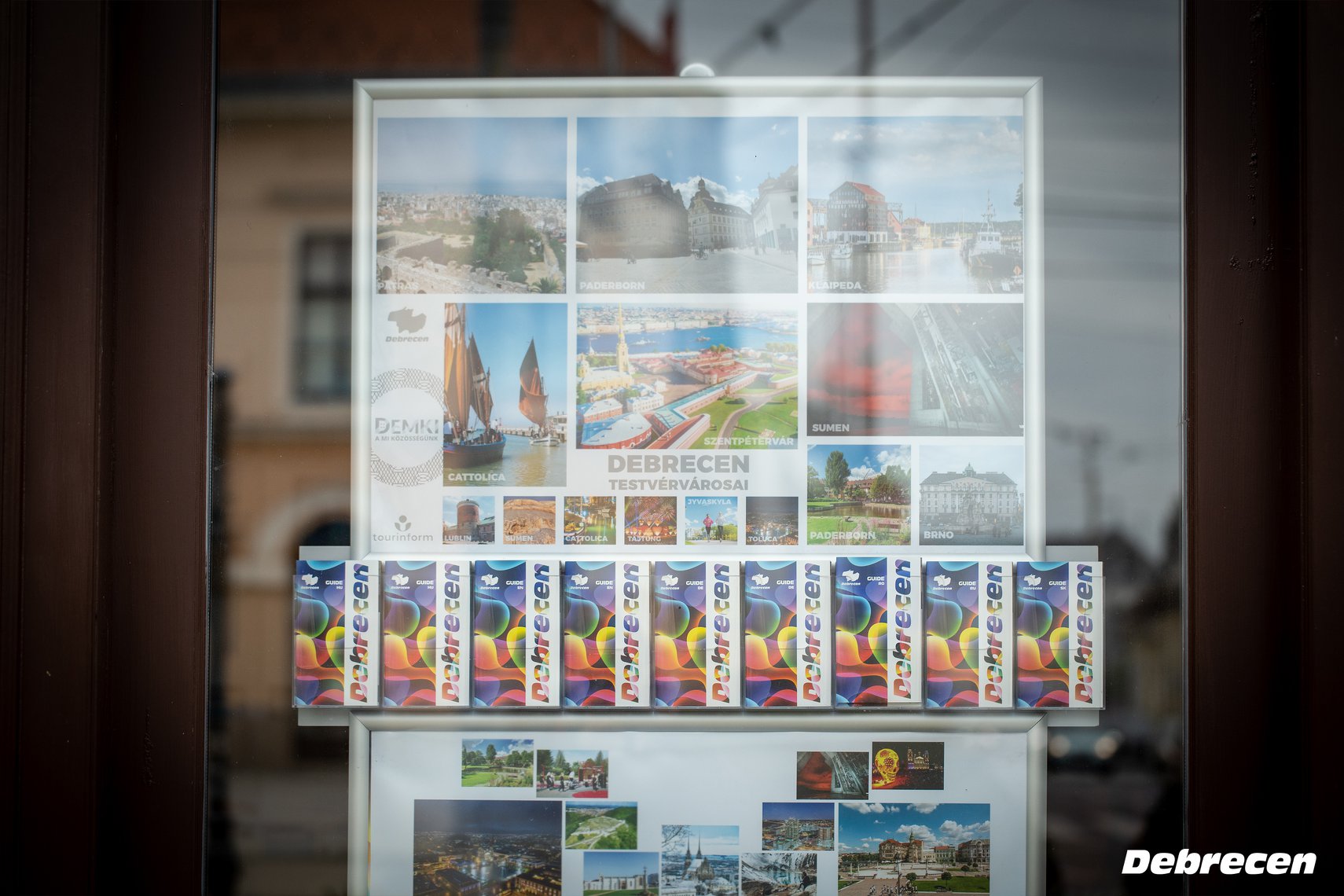 Debrecen kirakatkiállításokkal és plakátpályázattal ünnepli testvérvárosait, köztük Nagyváradot is