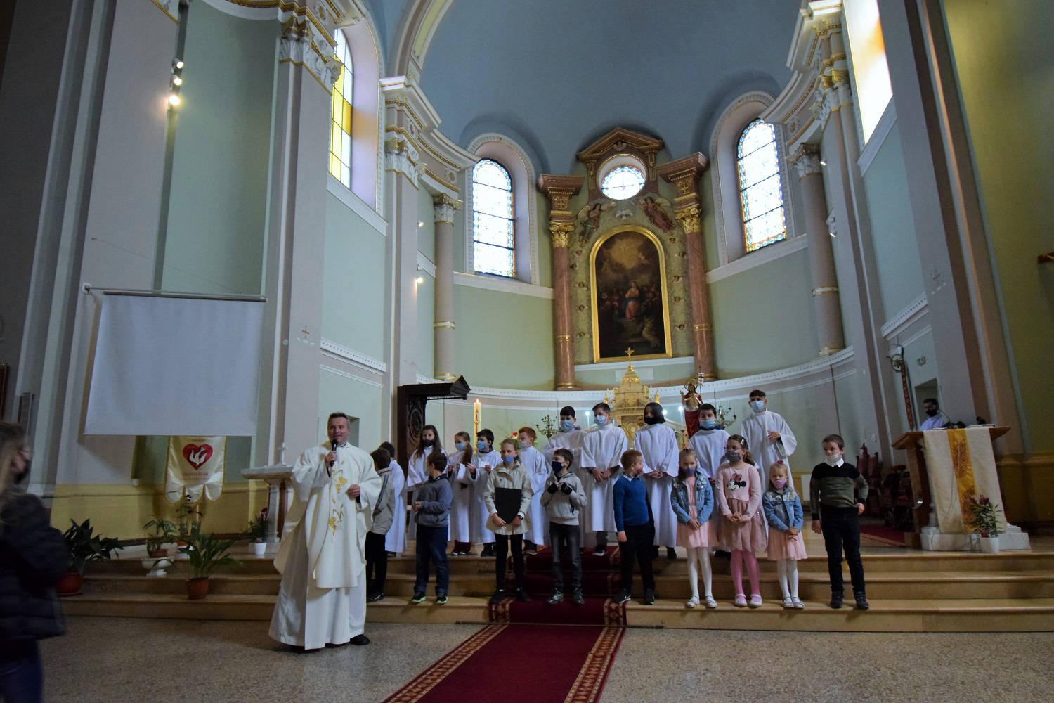 Az anyákat köszöntötték a Barátok templomában