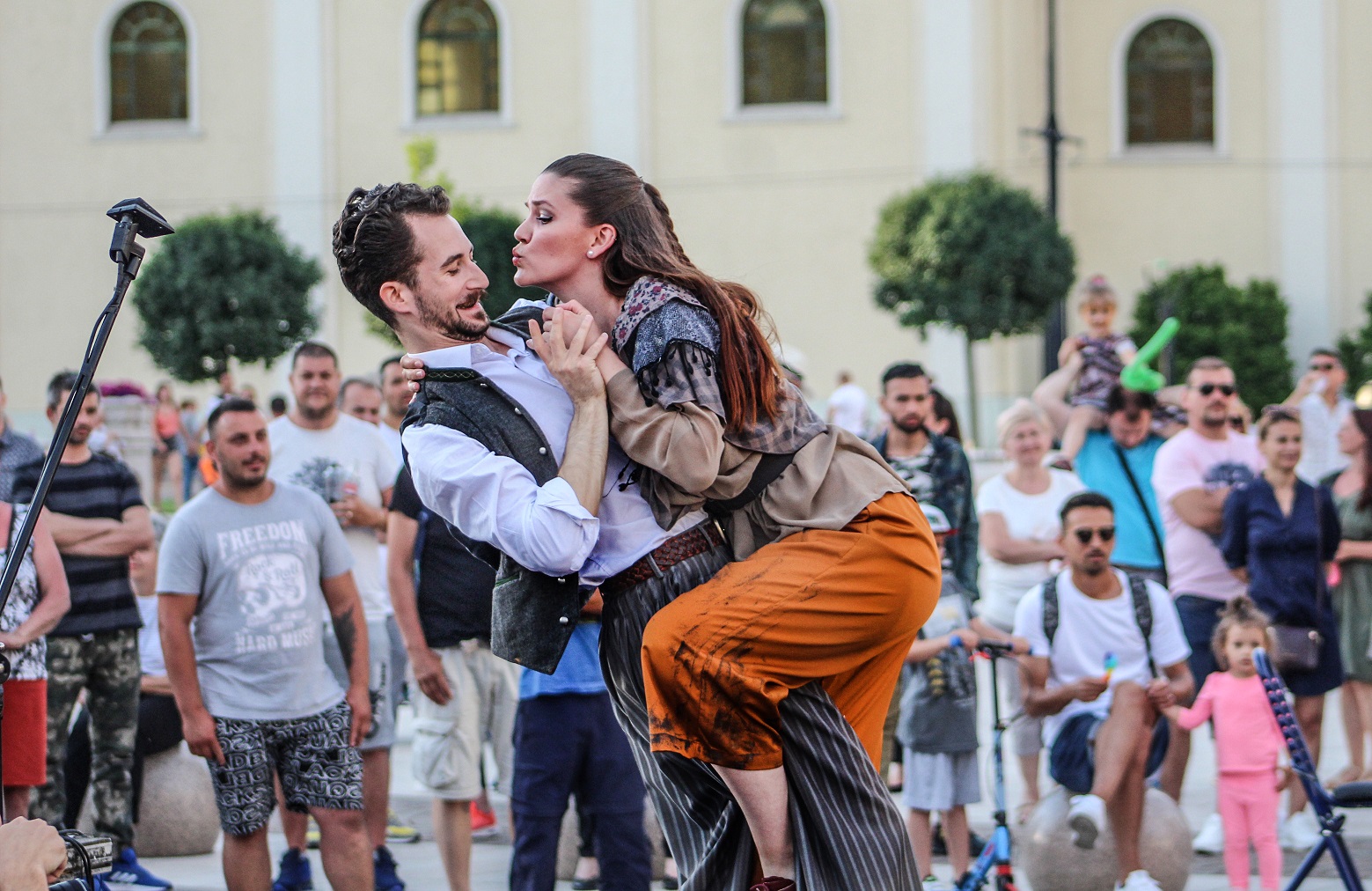 Nagyot táncolt János Vitéz a Szent László téren