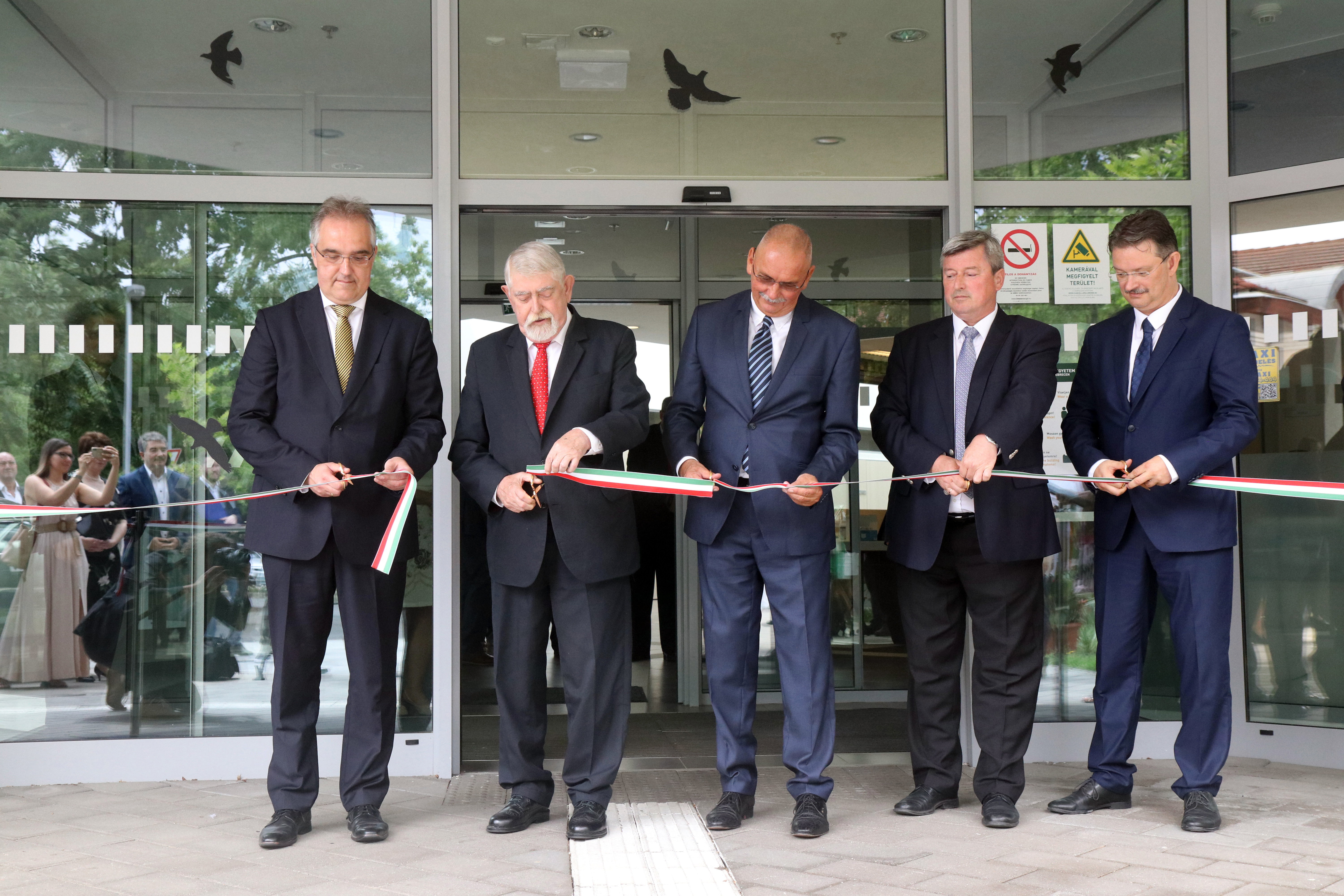 Felavatták a Debreceni Egyetem onkoradiológiai klinikájának új épületét