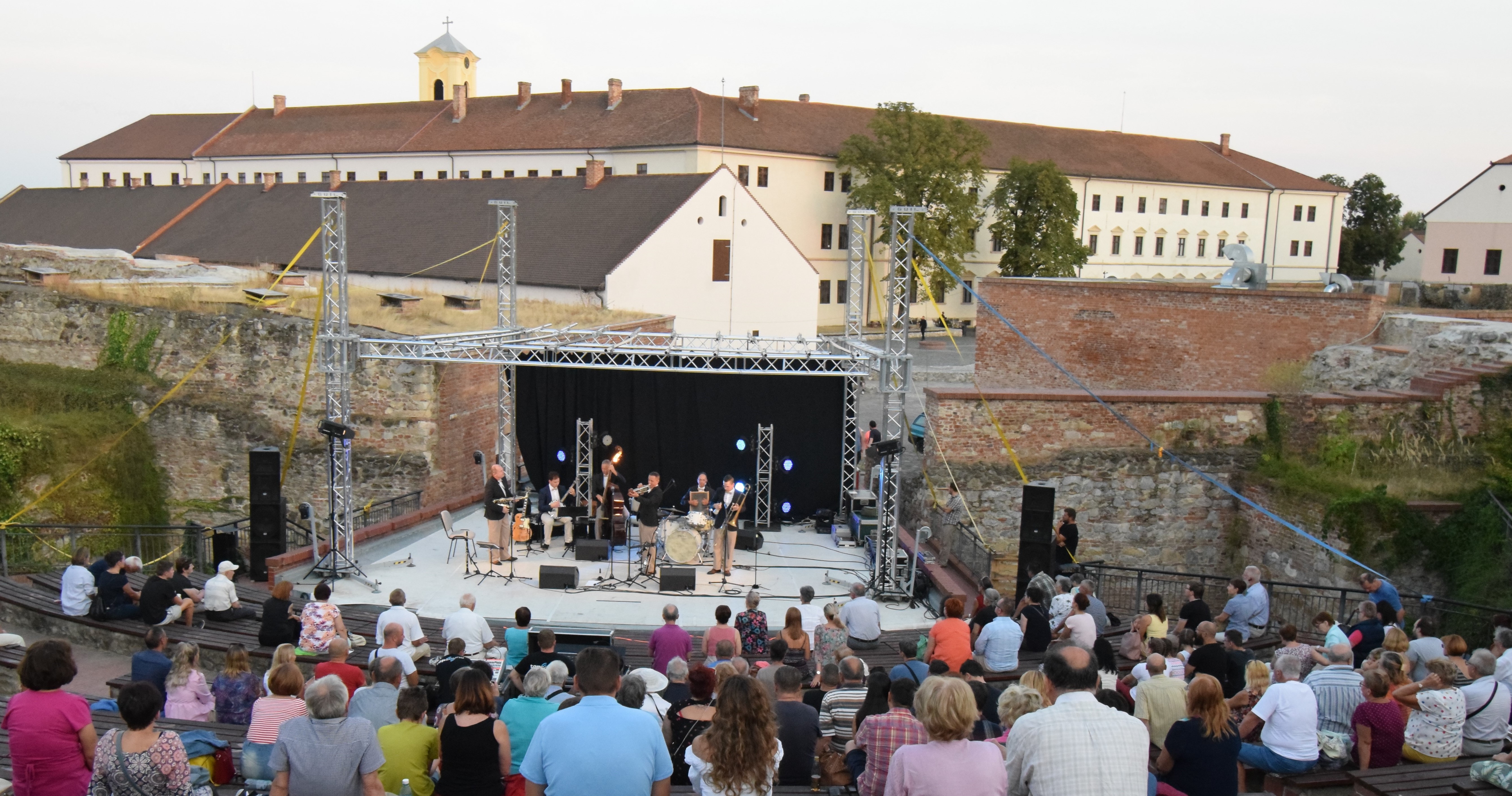 A Liszt-díjas Lajkó Félix és a Kossuth-díjas Hot Jazz Band koncertezett a Magyar Kultúra Napjain
