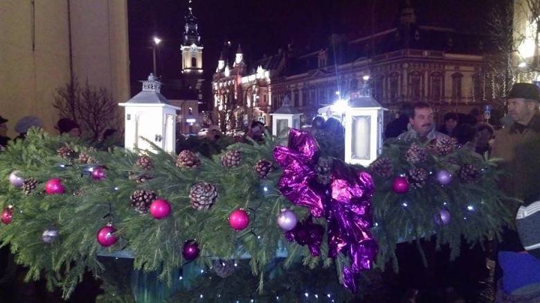 Hagyományos adventi gyertyagyújtás a Szent László téren