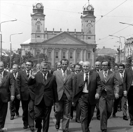 Cea?escu elvtárs, pajtás Debrecenbe érkezik