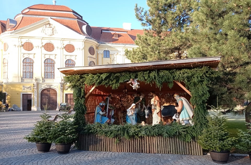 Ismét áll a betlehem a nagyváradi székesegyház előtti téren