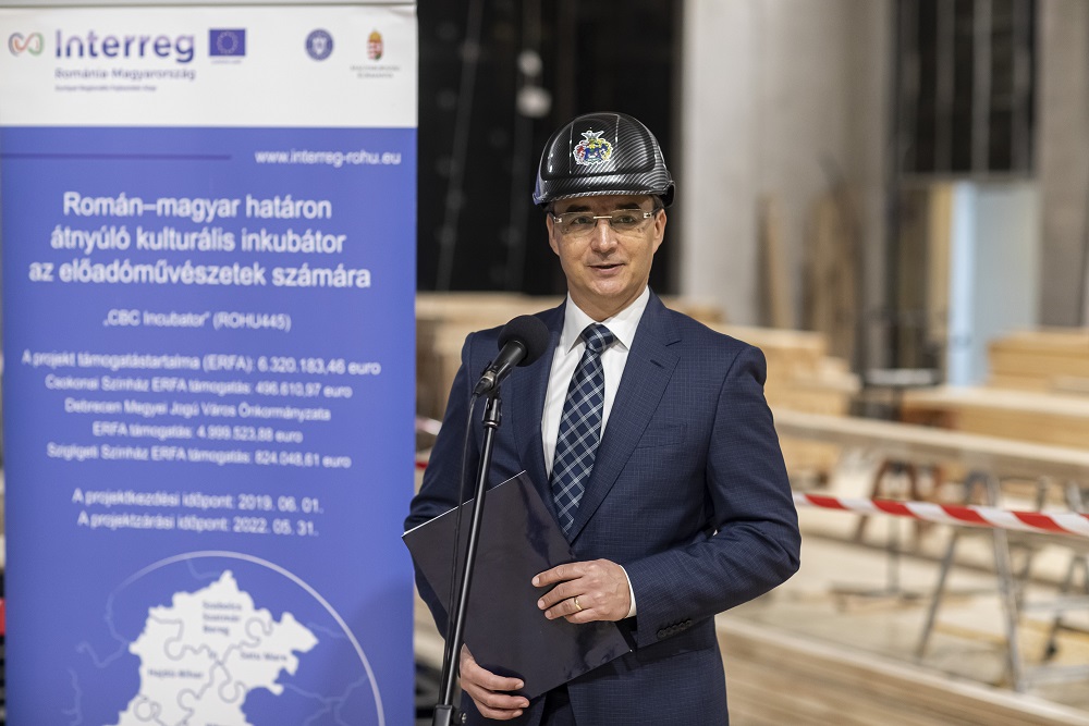Jól haladnak a munkálatok a debreceni színházakban ? Májusban nyithat a Csokonai Fórum