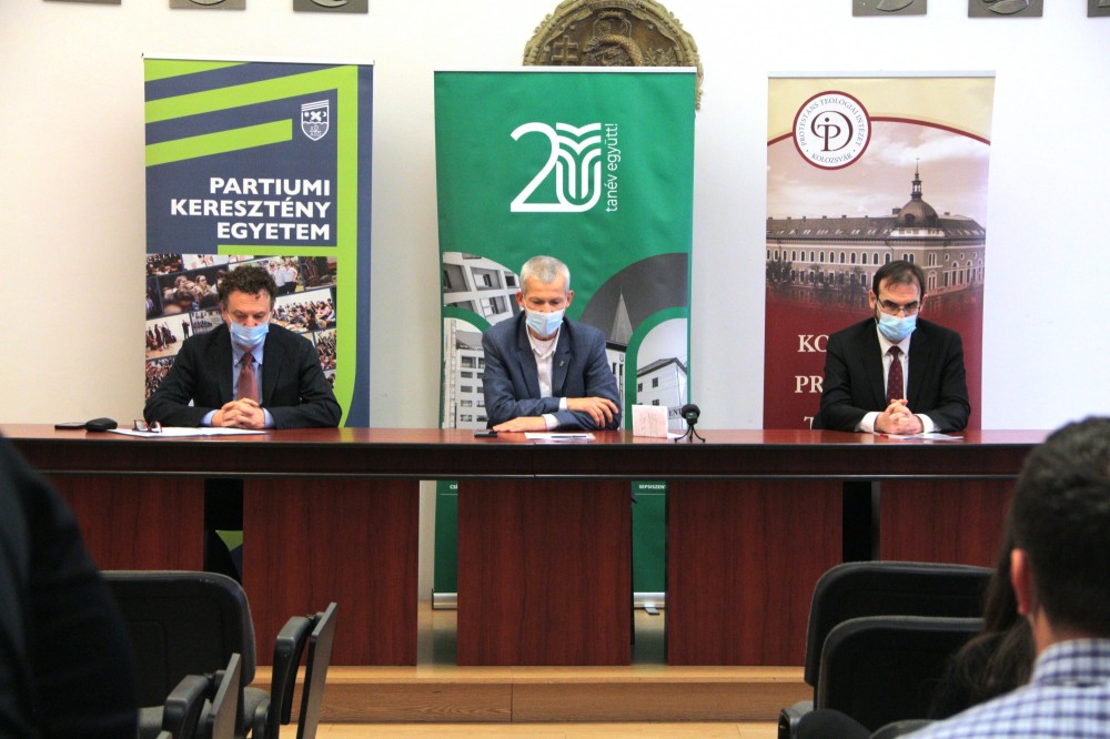 Konzorciumot hozott létre a három erdélyi magyar egyetem