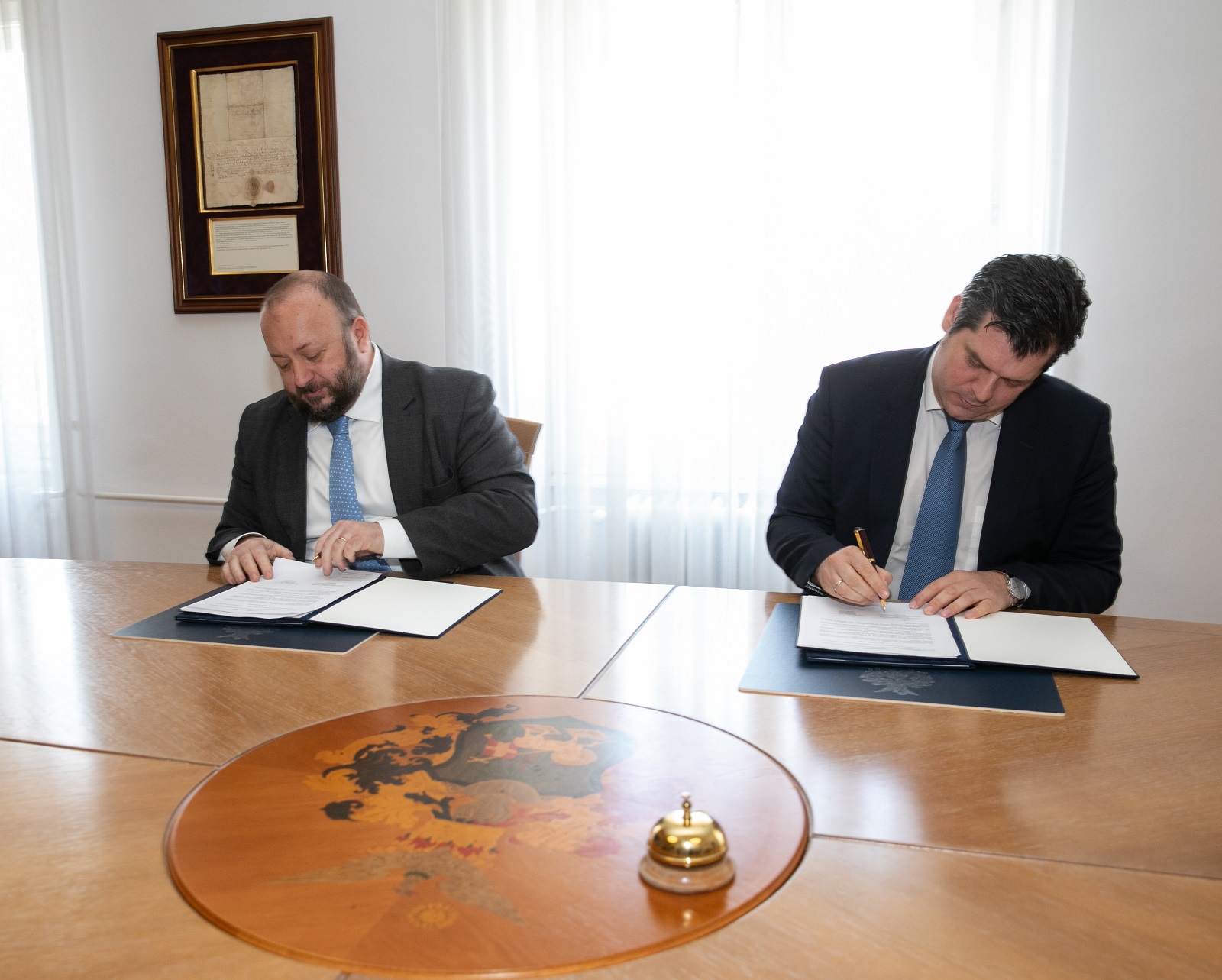 Kulturális diplomáciai együttműködési megállapodást írt alá a Külügyi és Külgazdasági Intézet és Debrecen