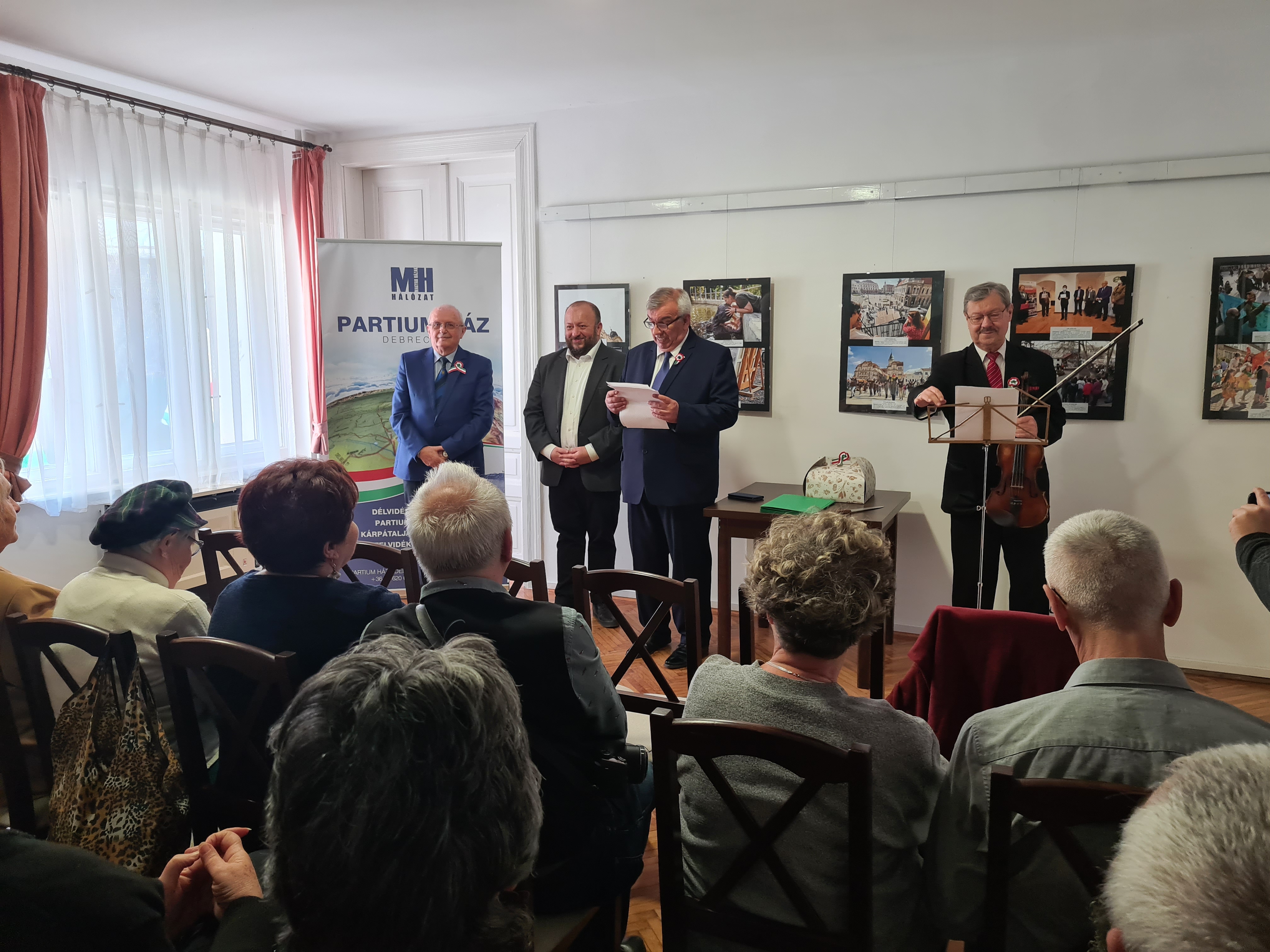 Debreceniek és nagyváradiak közös sajtófotó kiállításával ünnepeltek a Partium Házban