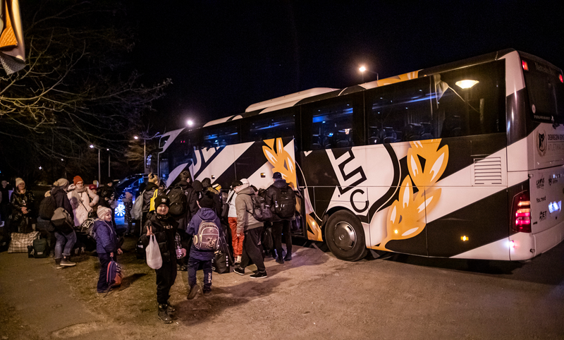 Jégkorongozó fiatalokat menekítettek ki Ukrajnából Debrecenbe