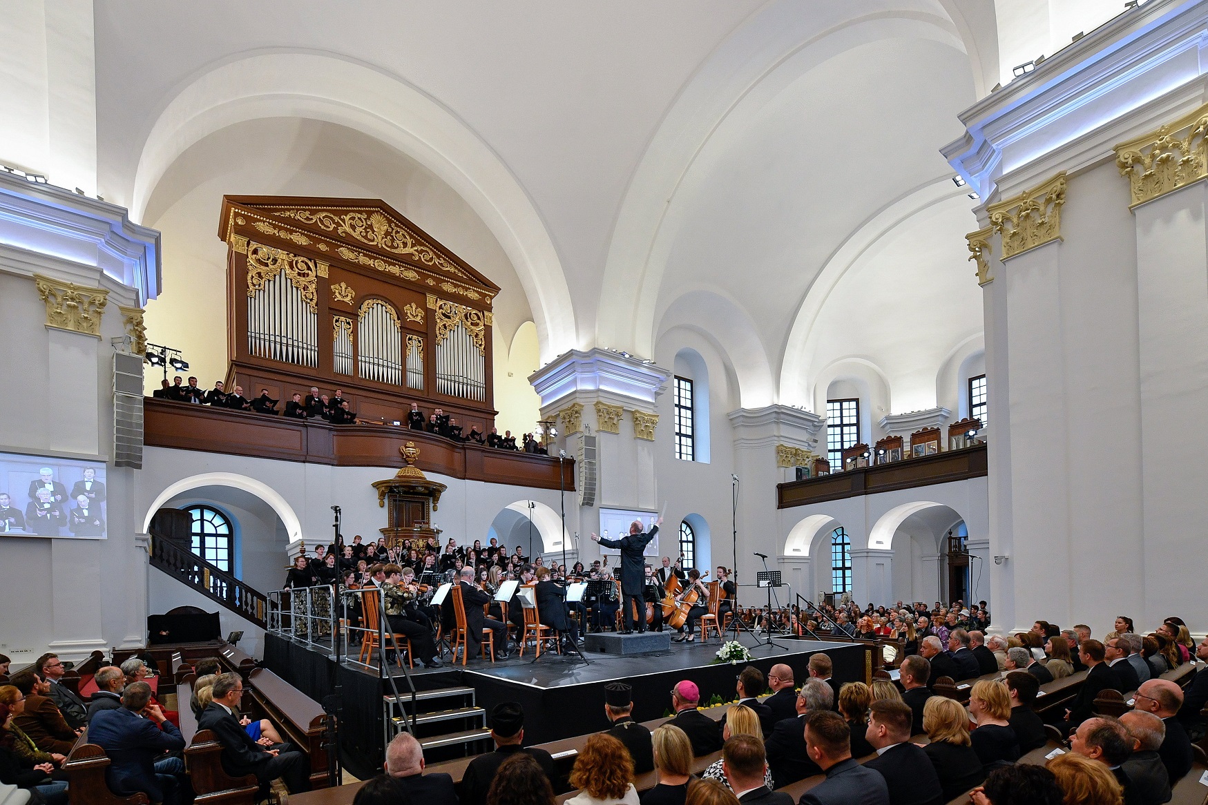 Békekoncert Debrecenben az ukrajnai áldozatok megsegítésére