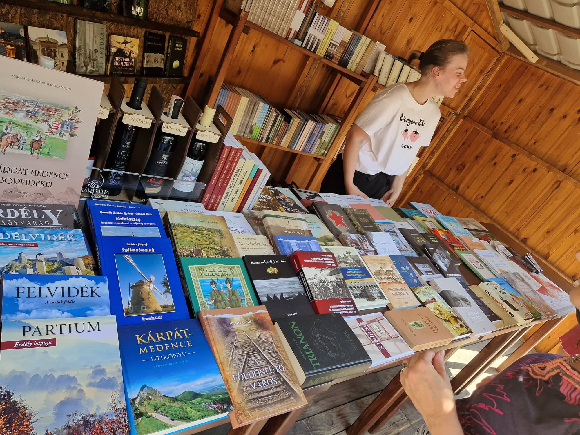 Debreceni és nagyváradi kötődésű könyvek a Debreceni Ünnepi Könyvhéten