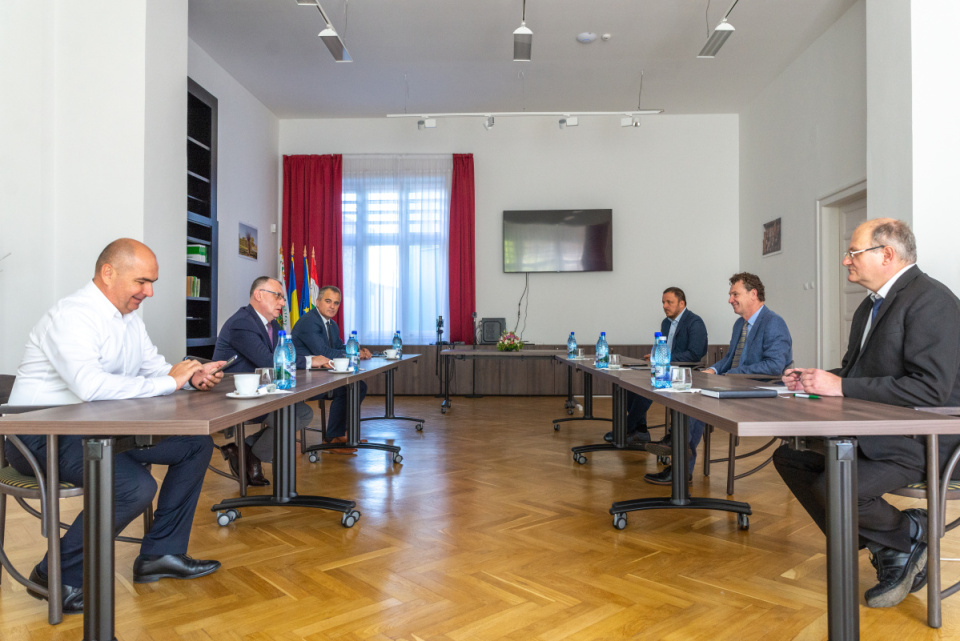 A Partiumi Keresztény Egyetemre is ellátogatott a román oktatási miniszter
