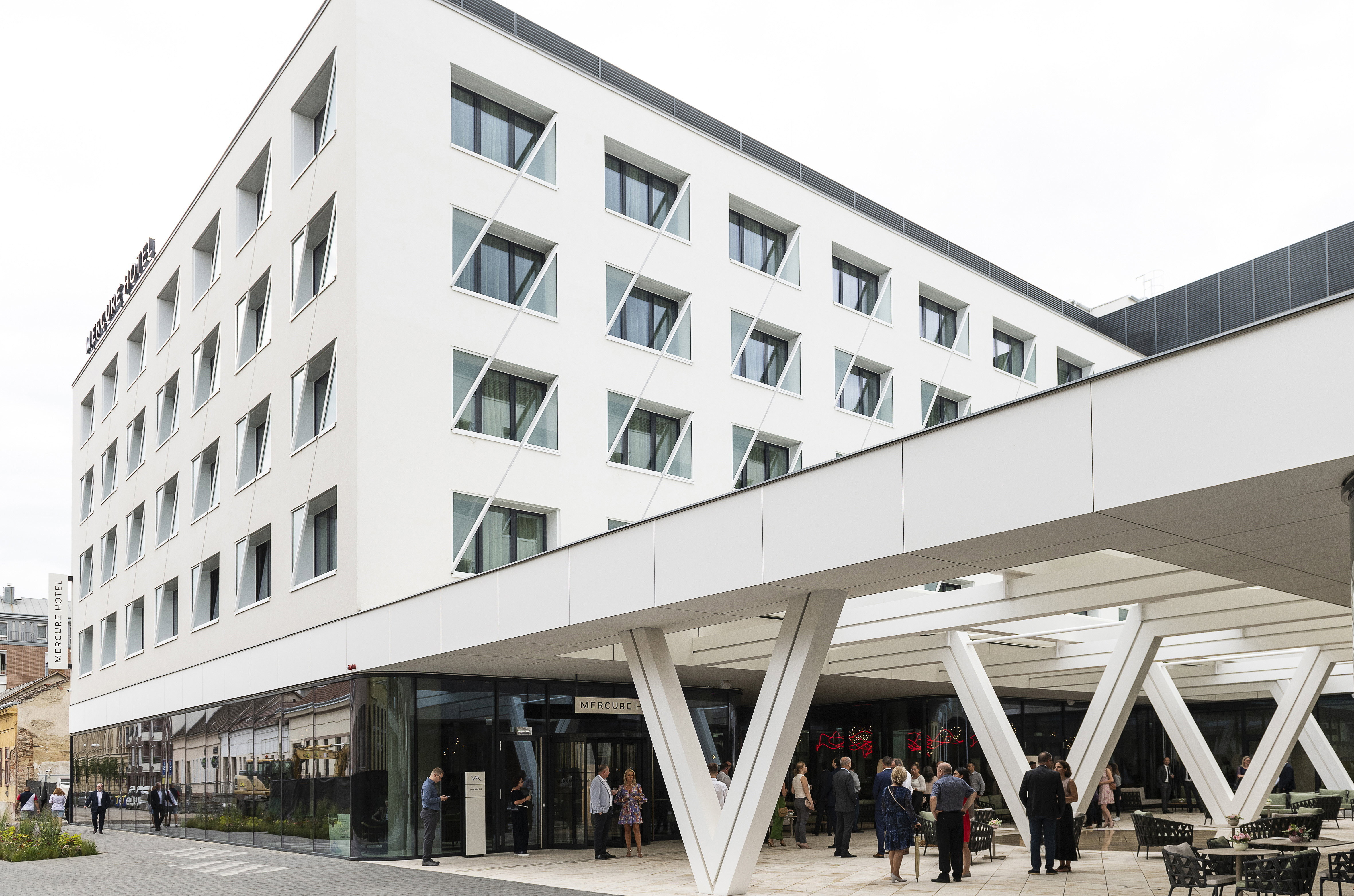 Felavatták a Mercure Debrecent