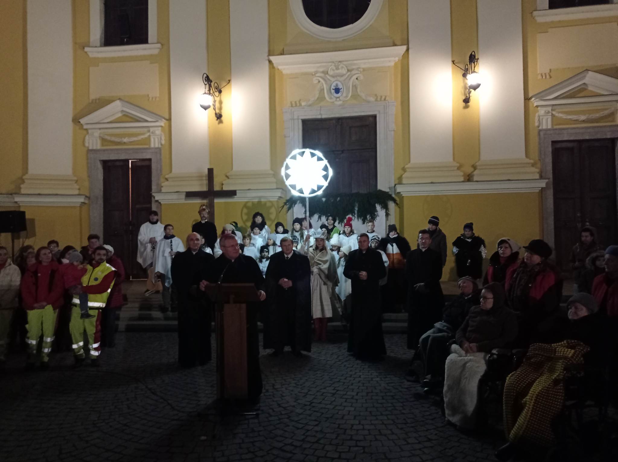 Jótékonysági vásár és adventi gyertyagyújtás Váradon