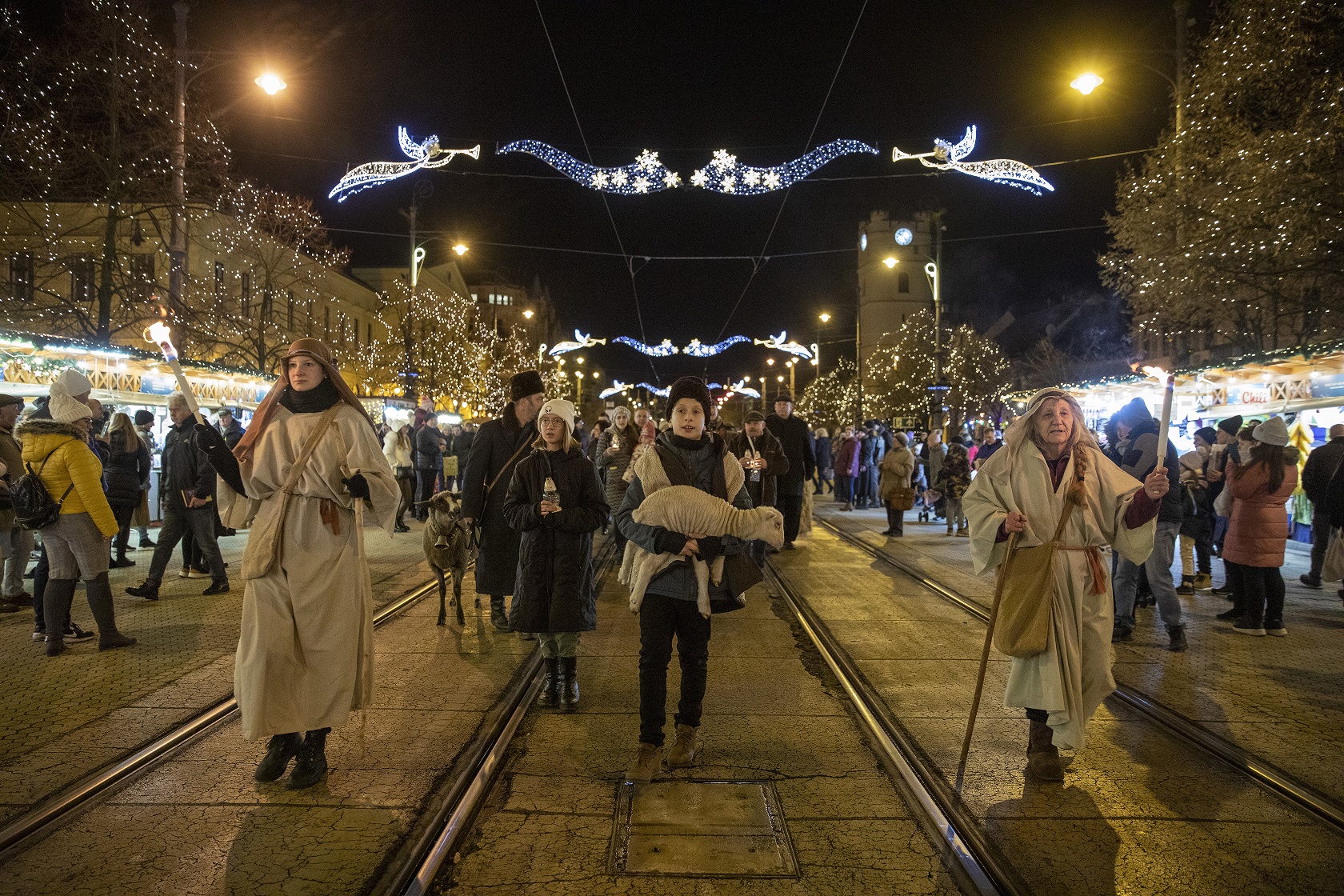 Meggyújtották az öröm lángját a város adventi koszorúján
