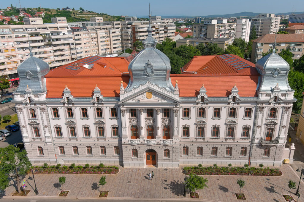 Kívülről már régi pompájában csodálhatjuk meg a volt Pénzügyi palotát